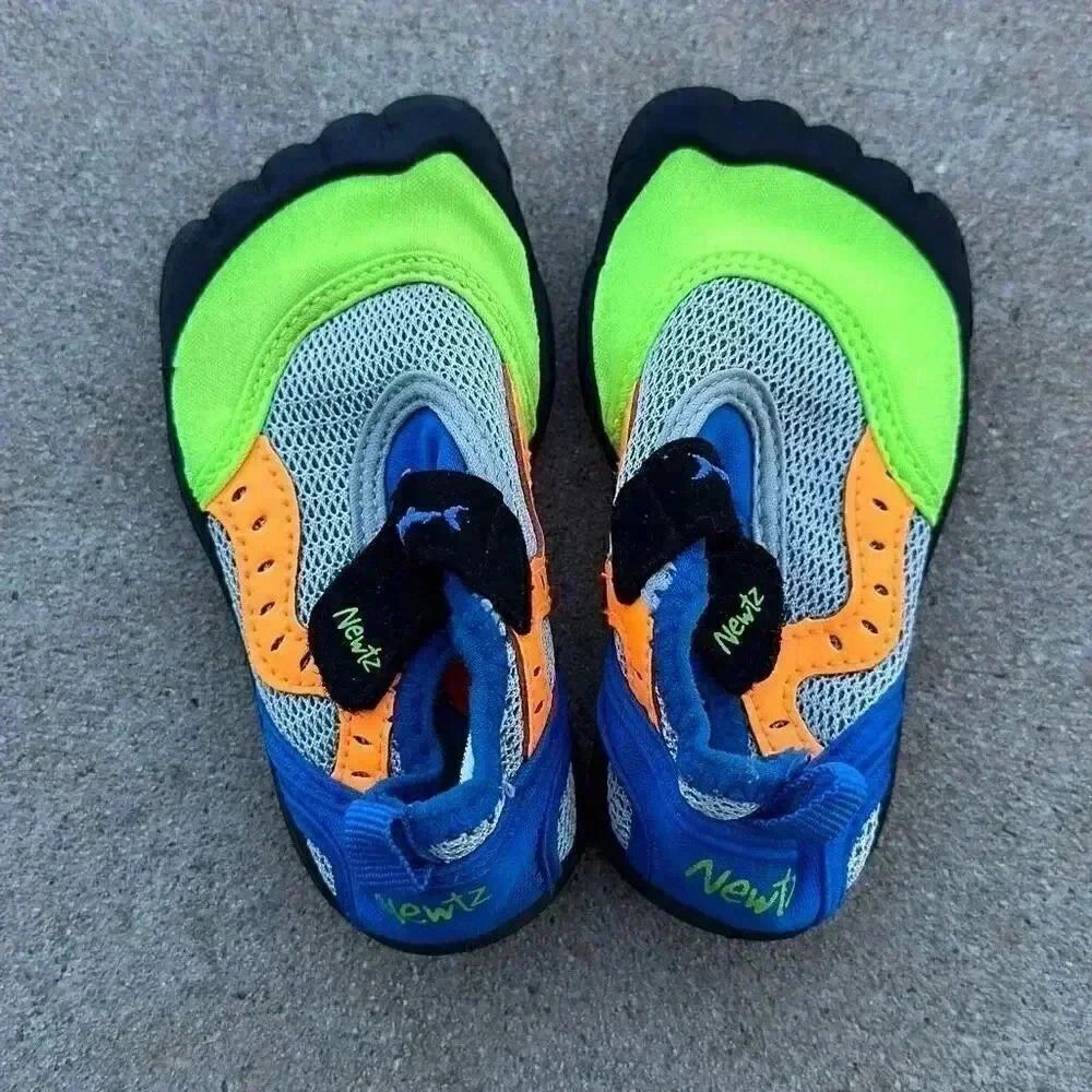 Newtz Kids Water Shoes Size 5/6